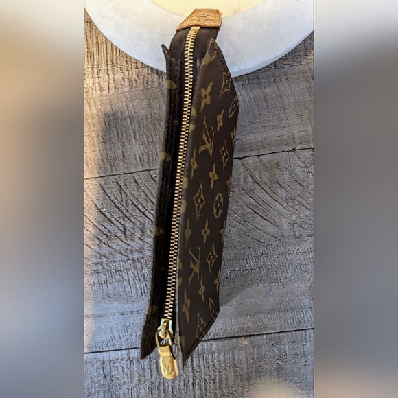 Authentic Louis Vuitton Accessories Pouch - Picture 6 of 12